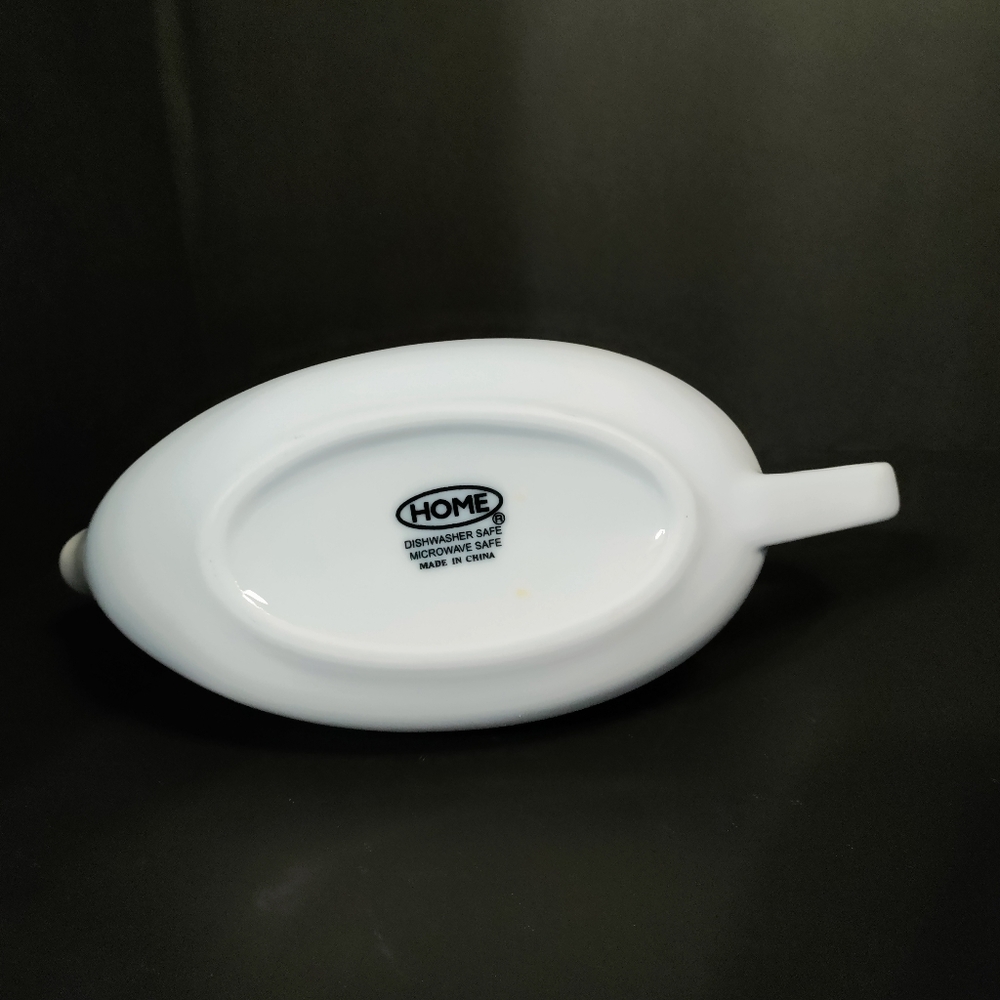 White Ceramic 16oz Gravy Boat/dish by HOME⭐ - Picture 3 of 4